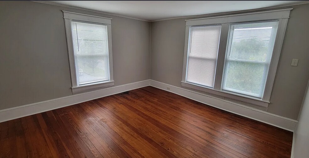 Bedroom #2 (Faces Front of House) - 212 Summit St