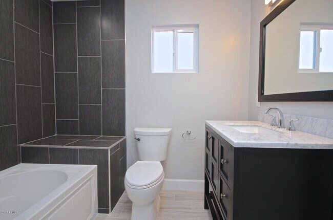 Building Photo - 2707 S Flint Cir