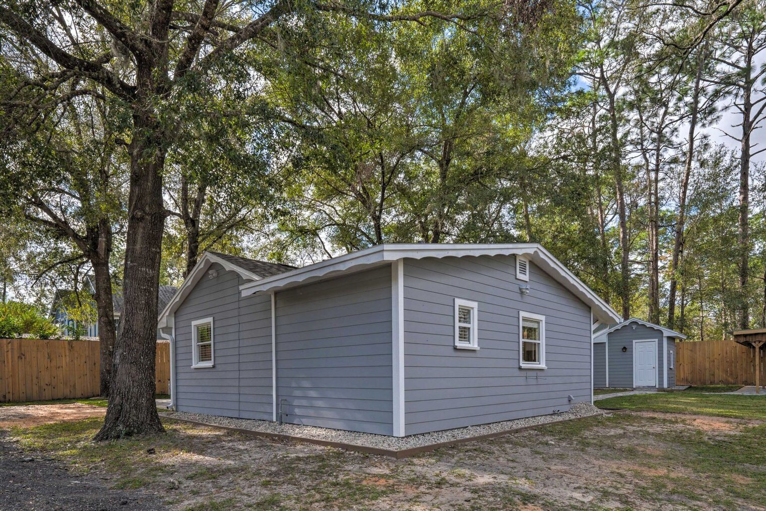 Building Photo - 224 E Kelly Park Rd