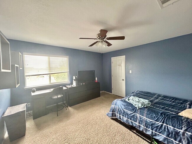 Building Photo - 5 BED/3 BATH GORGEOUS HOUSE FOR LEASE! AVA...