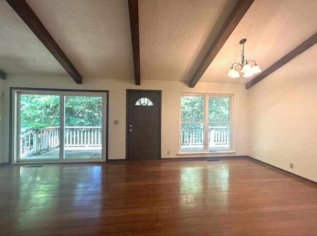 Building Photo - 821 E Lakeside Dr