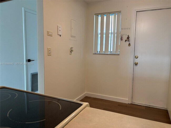 Building Photo - 200 Ashbury Rd