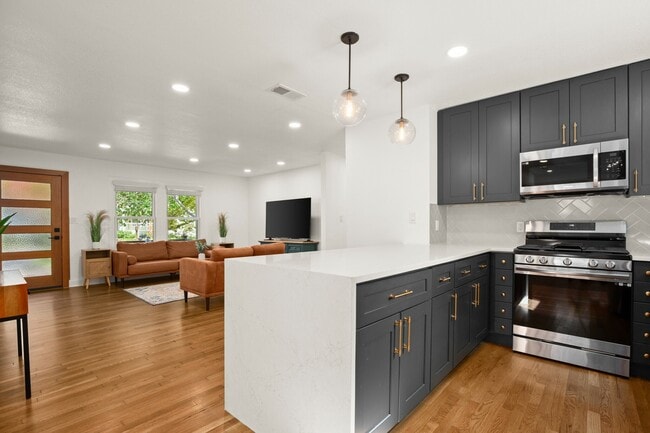 Building Photo - 1207 Romeria Dr