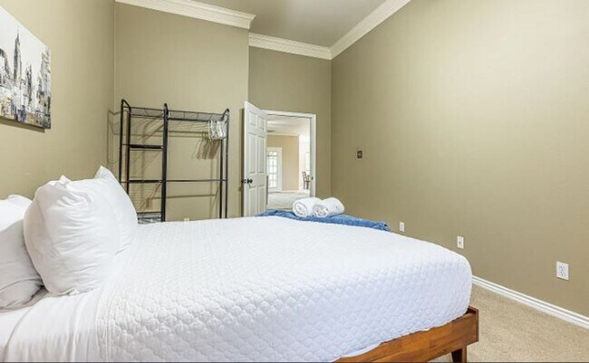 Building Photo - Executive Home for Rent 7 Acres with Resort Style Amenities