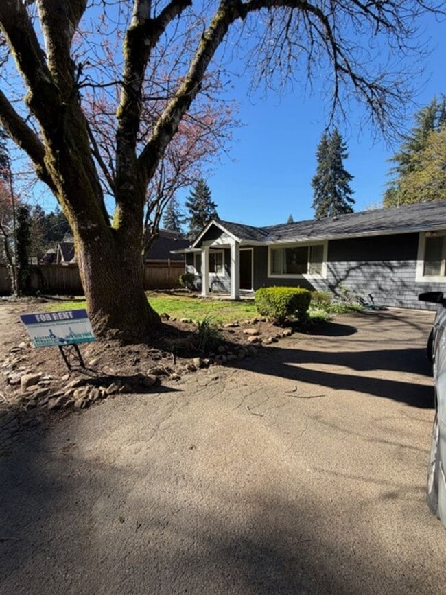 Building Photo - 18021 SW Tualata Ave