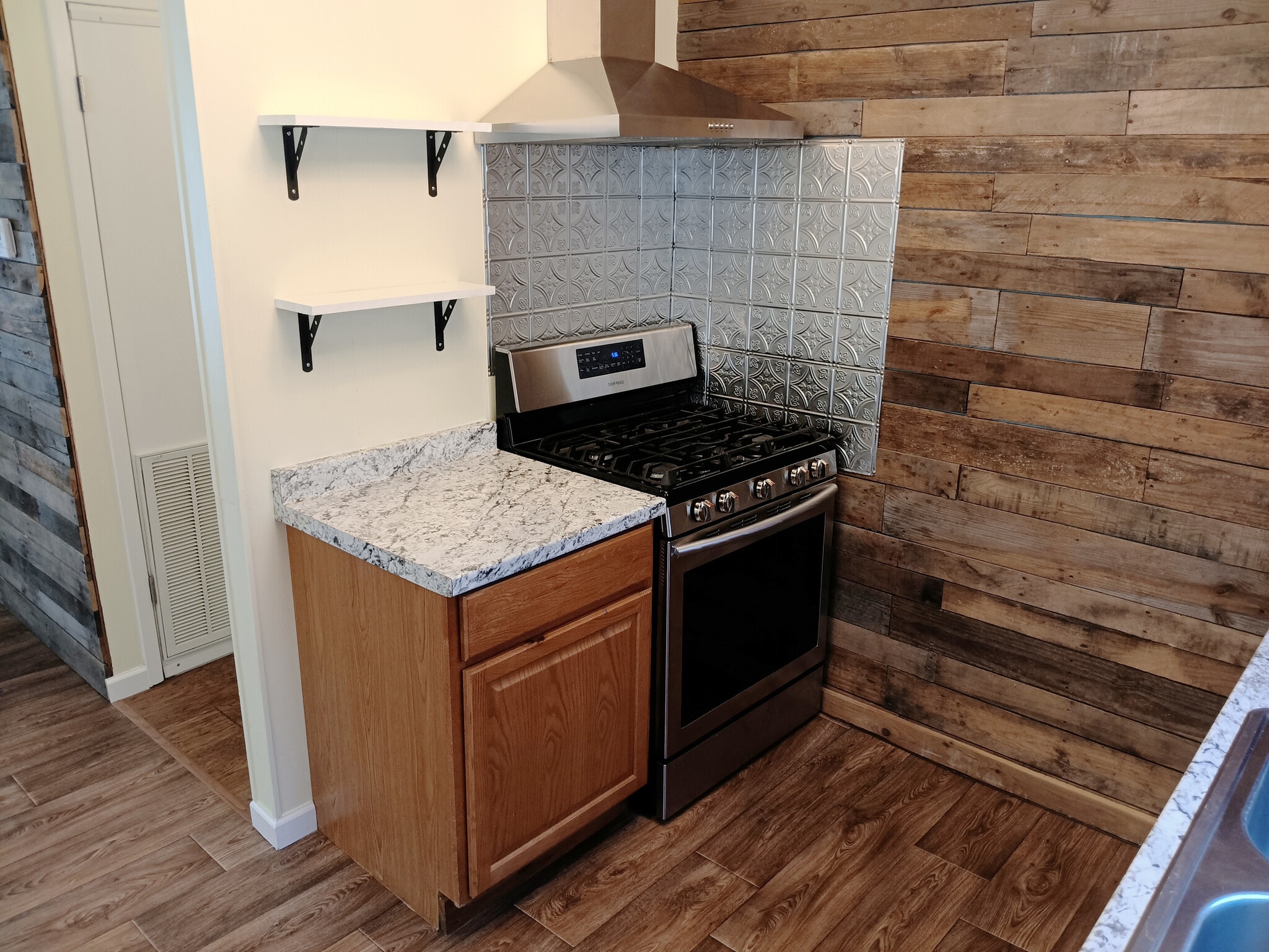 Gas Stove - 650 S E RR Ave