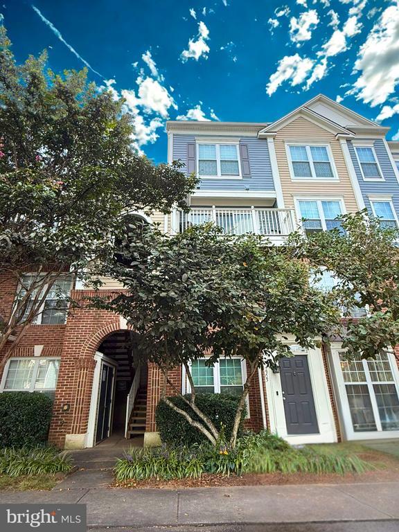 Building Photo - 2305 Village Crossing Rd