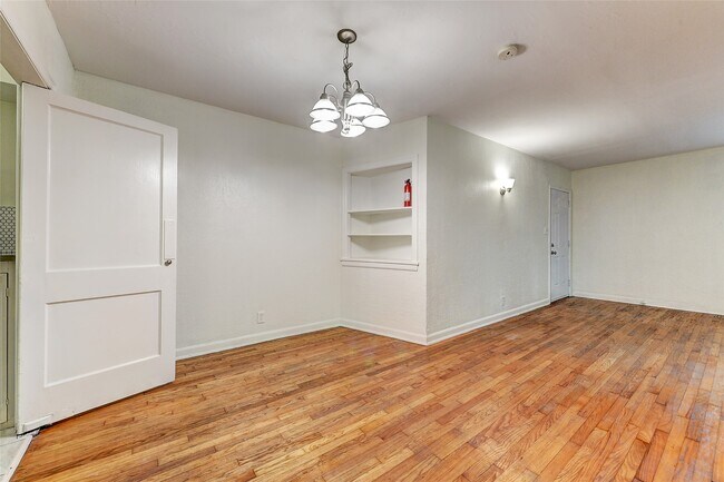 Building Photo - 2509 Shakespeare St