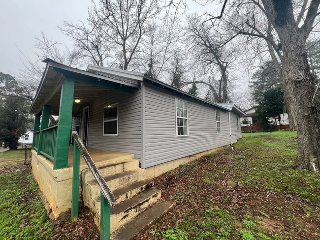 Building Photo - 3 Bedroom 1 Bathroom Home by Stillman College