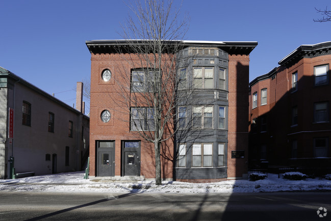 Building Photo - Carleton Court