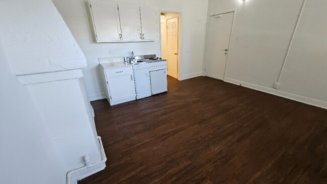 Building Photo - 844 S Westlake Ave