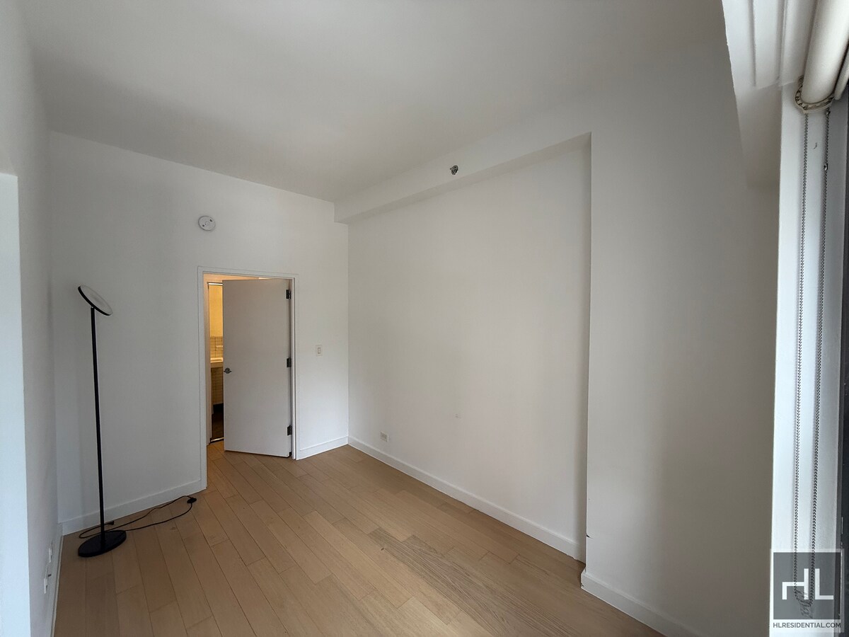 Building Photo - East 39th Street