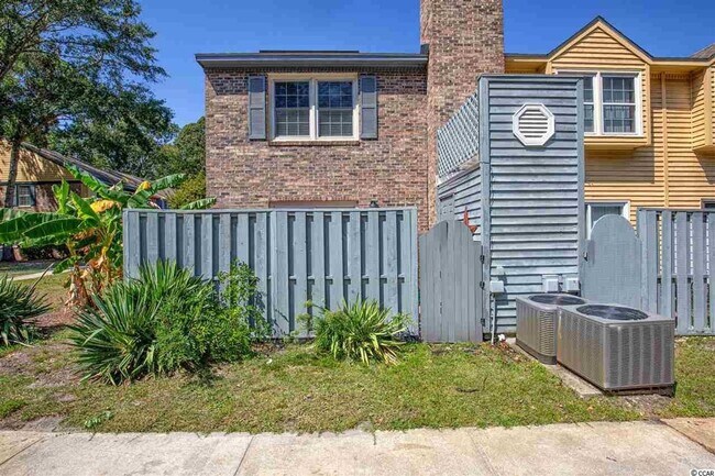 Building Photo - Large Townhome on 44th Avenue