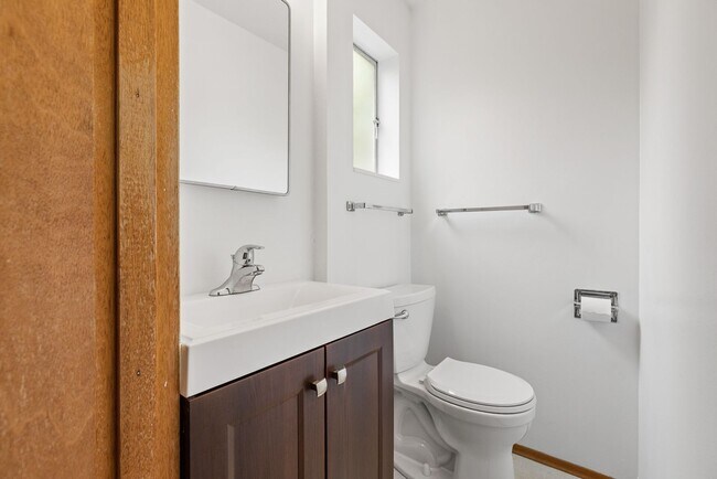 Building Photo - 5152