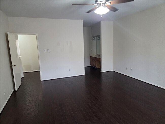 Building Photo - 3780 Tanglewilde St