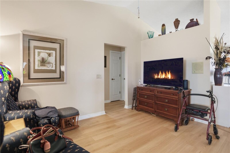 Building Photo - 1250 Masada Ln