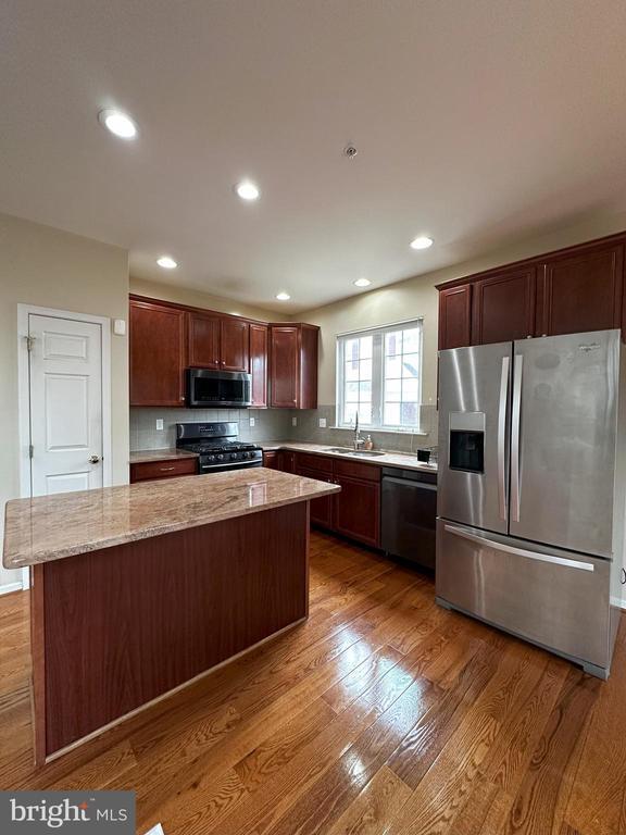 Building Photo - 147 Fringetree Dr