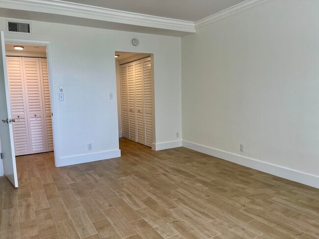Building Photo - 310 S Ocean Blvd