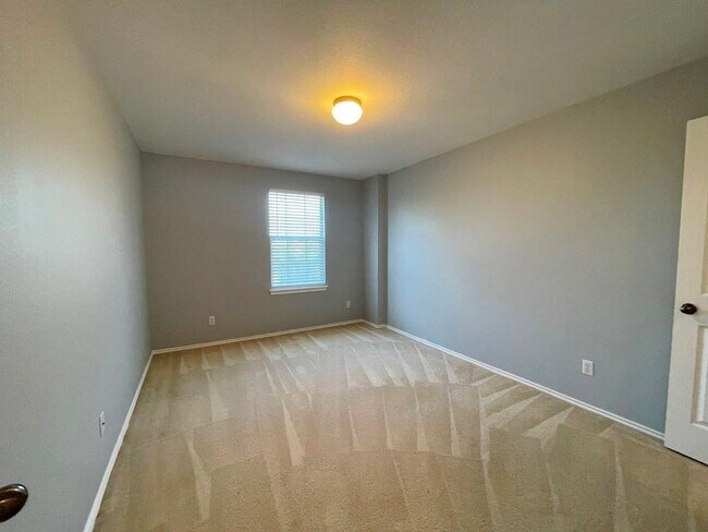 Building Photo - 9432 Castle Pines Dr