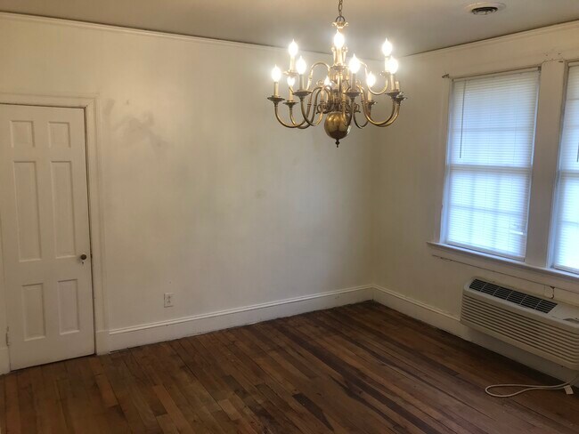 Building Photo - 1703 S Slocumb St