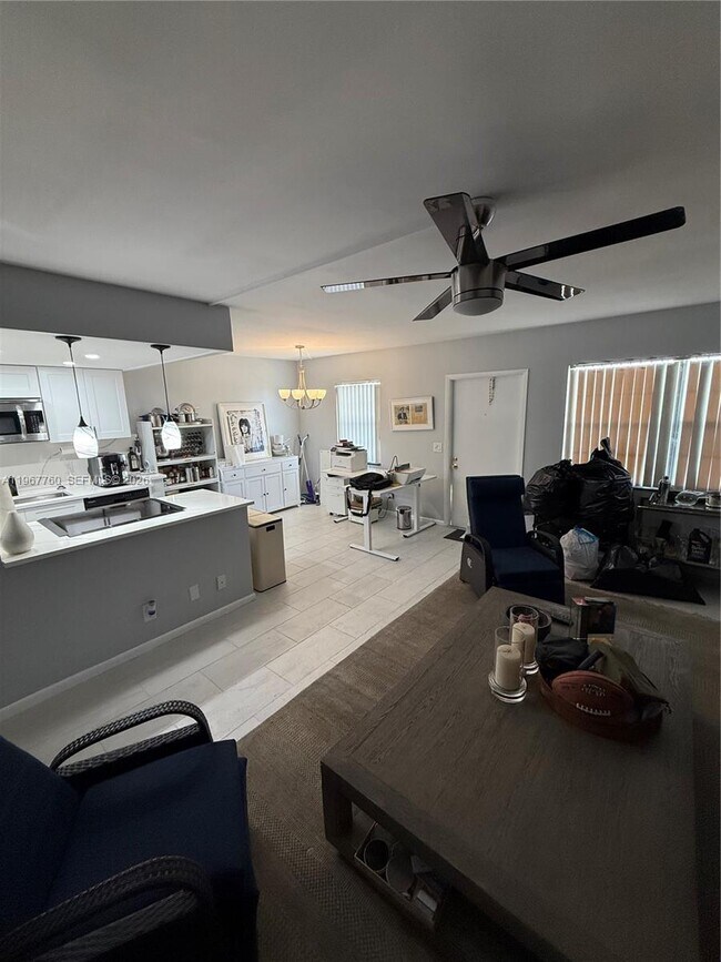 Building Photo - 4067 Ainslie Dr