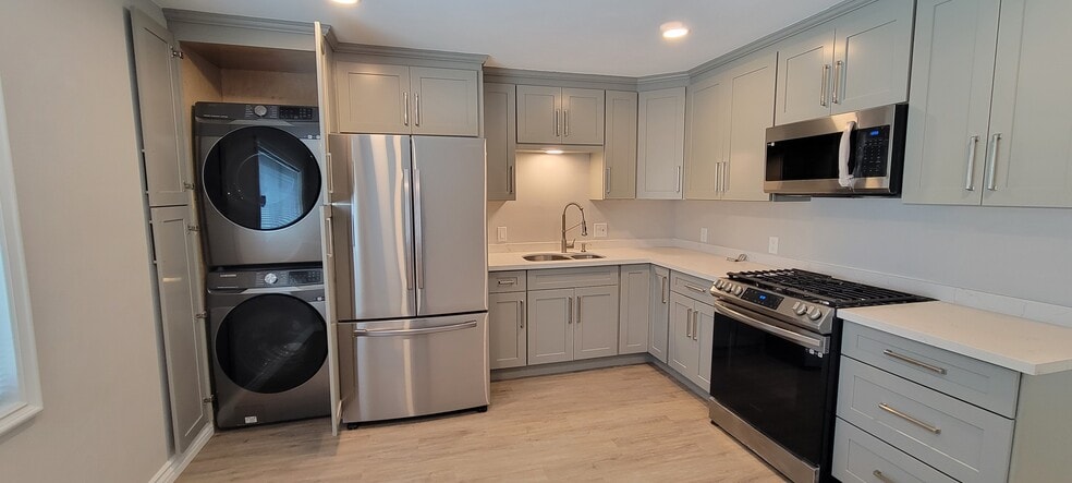 Washer & Dryer - 115 Juniper St