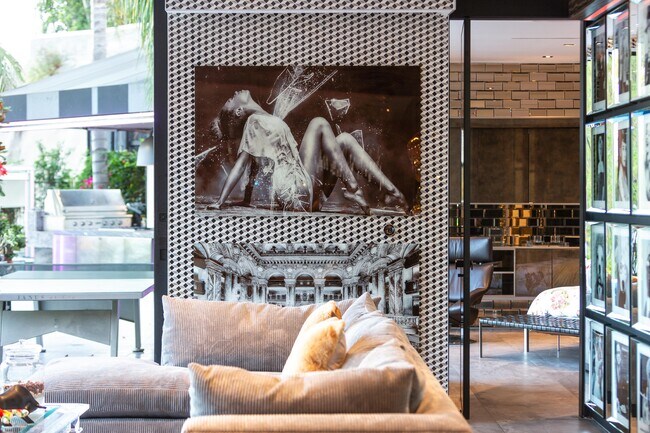 Building Photo - 8356 Sunset View Dr