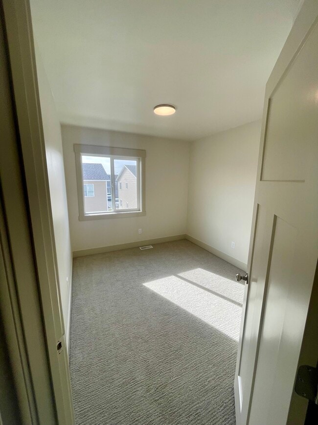Building Photo - 1323 Boston Ct