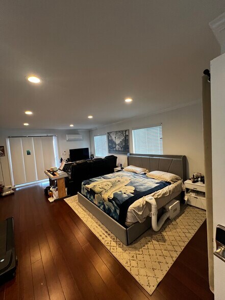 Building Photo - 1042 Garland Dr