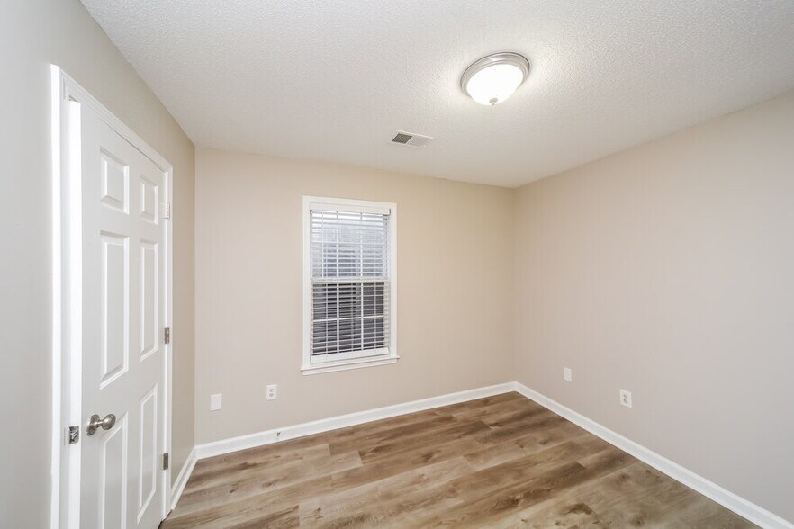 Building Photo - 7621 Davis Pkwy