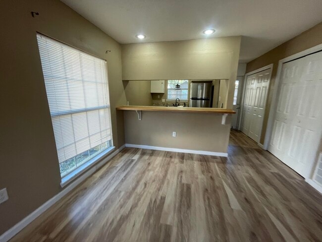 Building Photo - 607 W Sunset Blvd