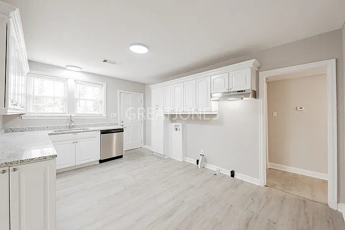 Building Photo - 3242 Southmont Dr