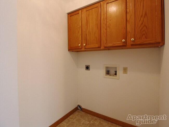 Building Photo - 1449 Wilshire Cir