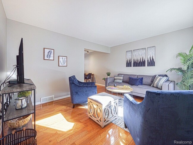 Building Photo - 421 S 7th St