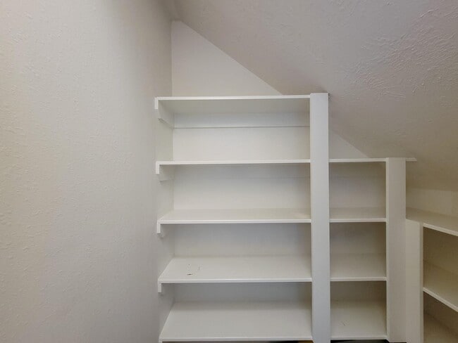 Building Photo - 6135 Shelbourne Park Ln