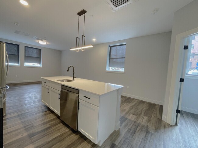 Building Photo - 25 Lowell St