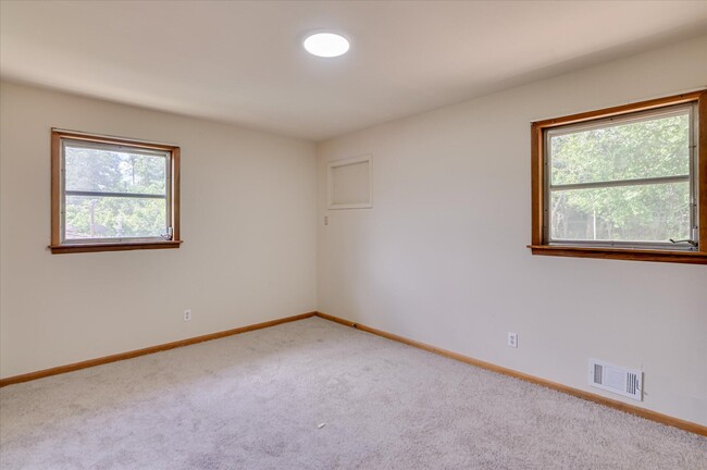 Building Photo - 1114 Terrace Cir