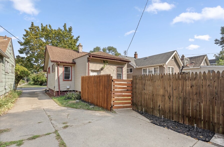 Building Photo - 243 Edgewood Pl