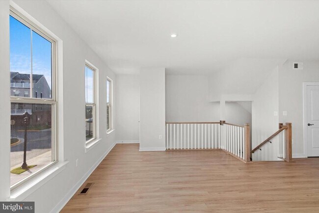 Building Photo - 1043 Venifena Terrace SE