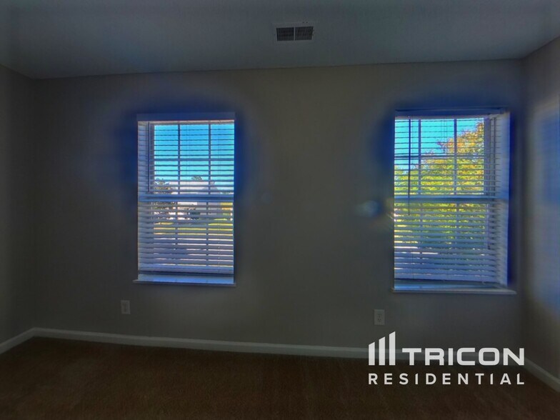 Building Photo - 925 Schofield Ln