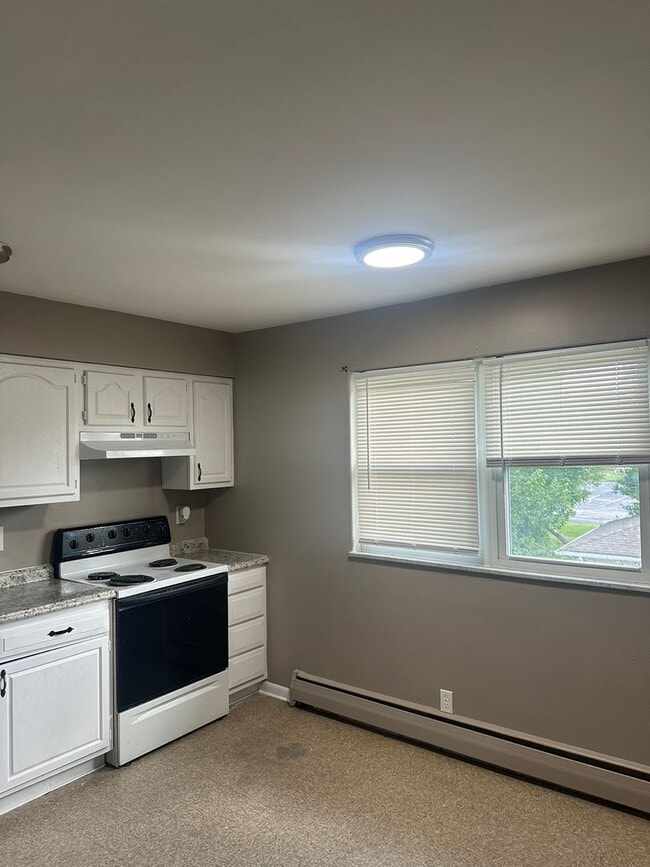 Building Photo - 5907 Staughton Dr
