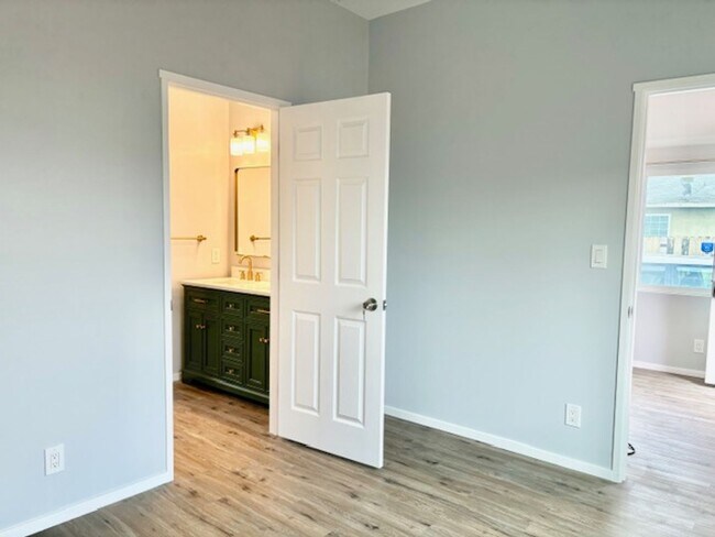 Building Photo - Terrace Ave Triplex- LT