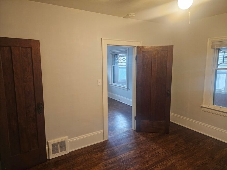 Building Photo - 3518 Schiller Ave