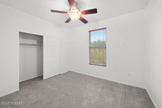 Building Photo - Lovely 4 bedroom, 2 bath home with 2 car garage