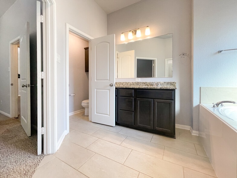 Building Photo - 10265 Driskill Dr