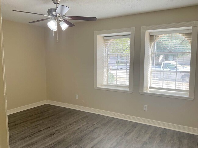 Building Photo - 9922 Appleridge Dr