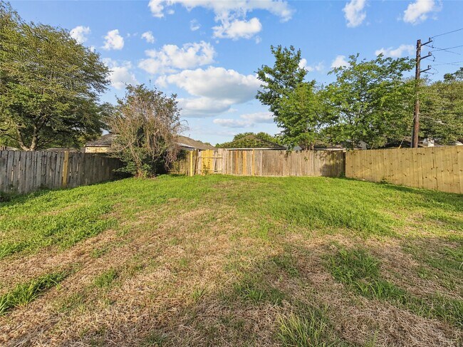 Building Photo - 24314 Strong Pine Dr
