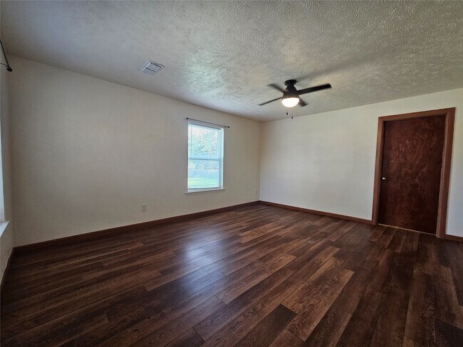 Building Photo - 2901 Ranger Hwy