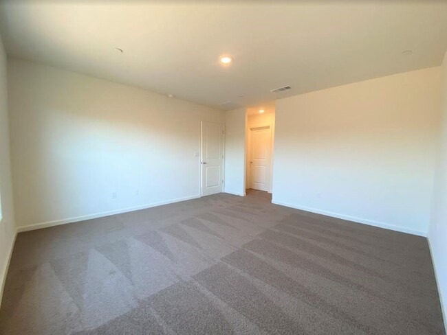 Building Photo - 1334 Ridge Dr