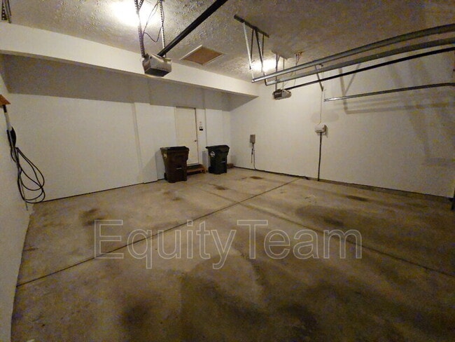 Building Photo - 6545 Farmbrooke Ct